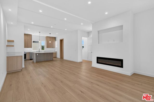 150 N Carondelet Street, Los Angeles, CA 90026