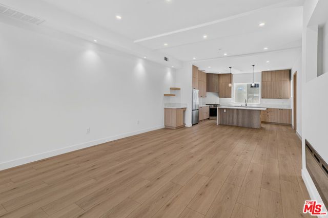 150 N Carondelet Street, Los Angeles, CA 90026