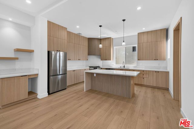 150 N Carondelet Street, Los Angeles, CA 90026