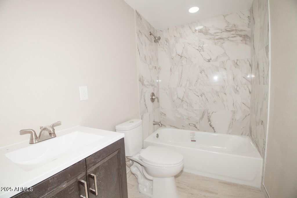 Image 7 of property listing at 616 SANTA CRUZ Drive, Bisbee, AZ 85603