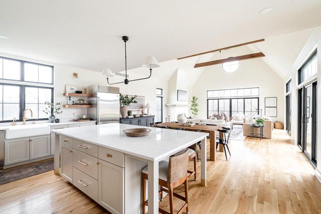4066 Hawthorn Farm COURT, Delafield, WI 53018