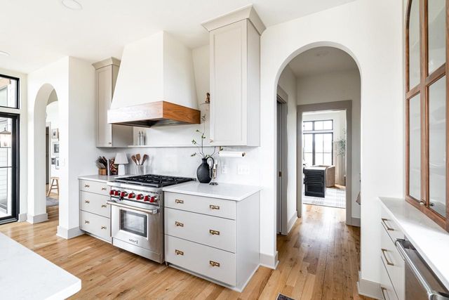 4066 Hawthorn Farm COURT, Delafield, WI 53018