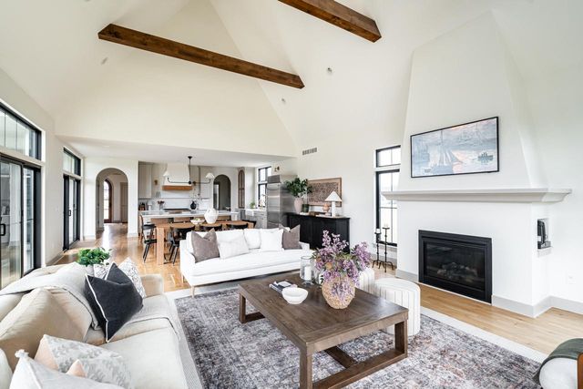 4066 Hawthorn Farm COURT, Delafield, WI 53018