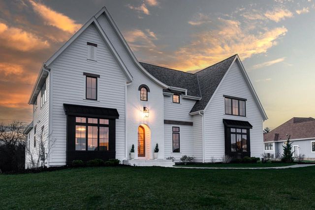 4066 Hawthorn Farm COURT, Delafield, WI 53018