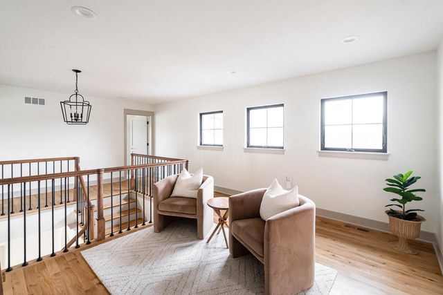 4066 Hawthorn Farm COURT, Delafield, WI 53018