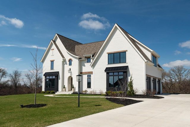 4066 Hawthorn Farm COURT, Delafield, WI 53018
