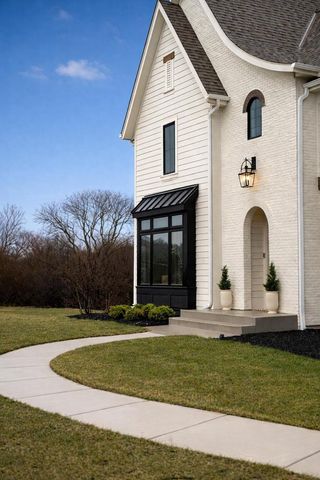 4066 Hawthorn Farm COURT, Delafield, WI 53018
