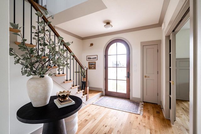 4066 Hawthorn Farm COURT, Delafield, WI 53018