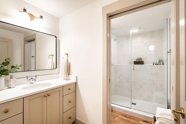 4066 Hawthorn Farm COURT, Delafield, WI 53018