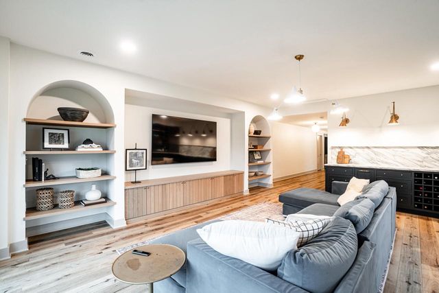 4066 Hawthorn Farm COURT, Delafield, WI 53018