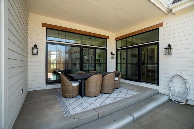 4066 Hawthorn Farm COURT, Delafield, WI 53018