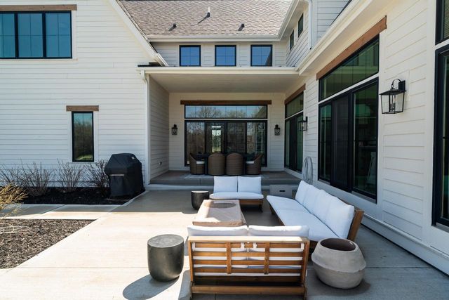 4066 Hawthorn Farm COURT, Delafield, WI 53018