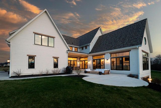 4066 Hawthorn Farm COURT, Delafield, WI 53018