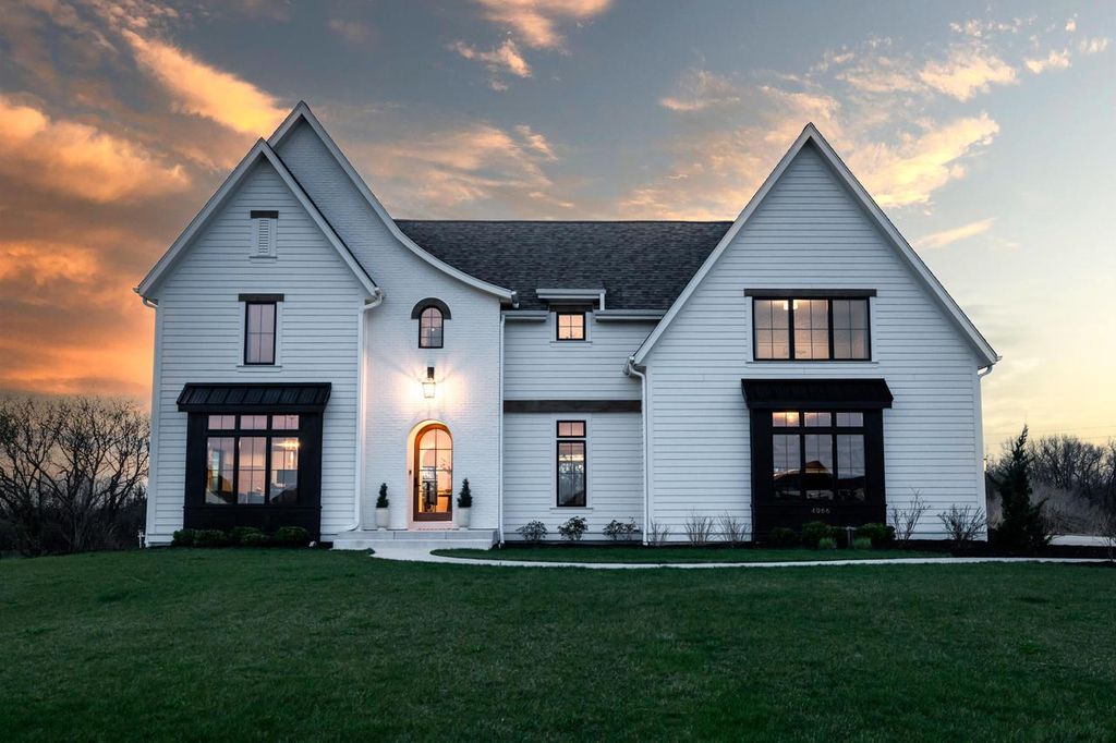 4066 Hawthorn Farm COURT, Delafield, WI 53018