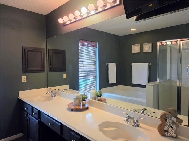 2112 Castle Drive, League City, TX 77573
