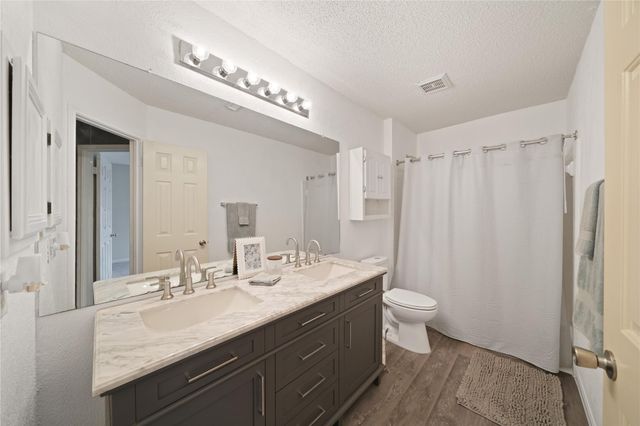 2112 Castle Drive, League City, TX 77573