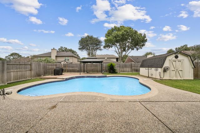 2112 Castle Drive, League City, TX 77573