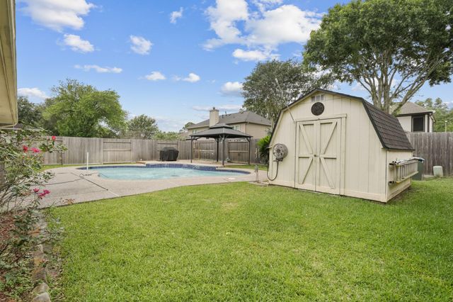 2112 Castle Drive, League City, TX 77573