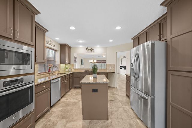 2112 Castle Drive, League City, TX 77573