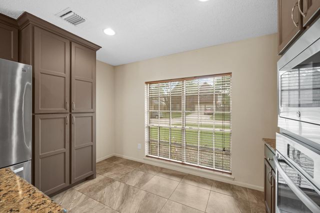 2112 Castle Drive, League City, TX 77573