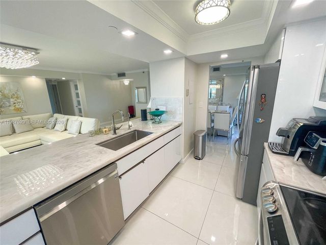 4000 Towerside Ter 2302, Miami, FL 33138