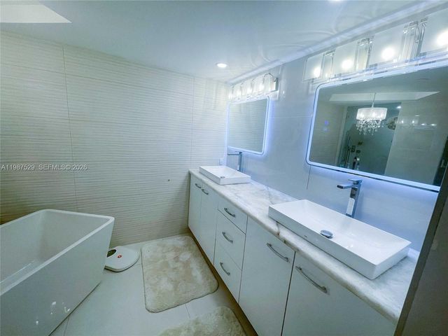 4000 Towerside Ter 2302, Miami, FL 33138