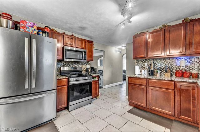 1270 Plainfield Road, South Euclid, OH 44121