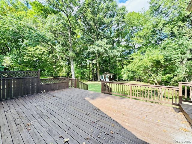 25400 Larkins Street, Southfield, MI 48033