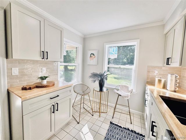 25400 Larkins Street, Southfield, MI 48033