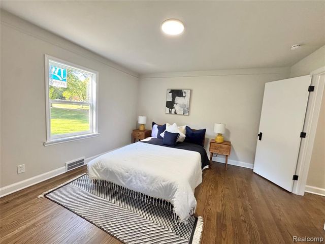 25400 Larkins Street, Southfield, MI 48033