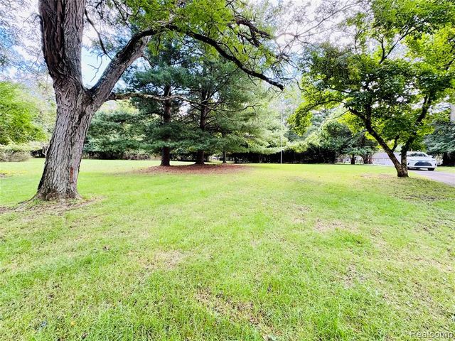 25400 Larkins Street, Southfield, MI 48033