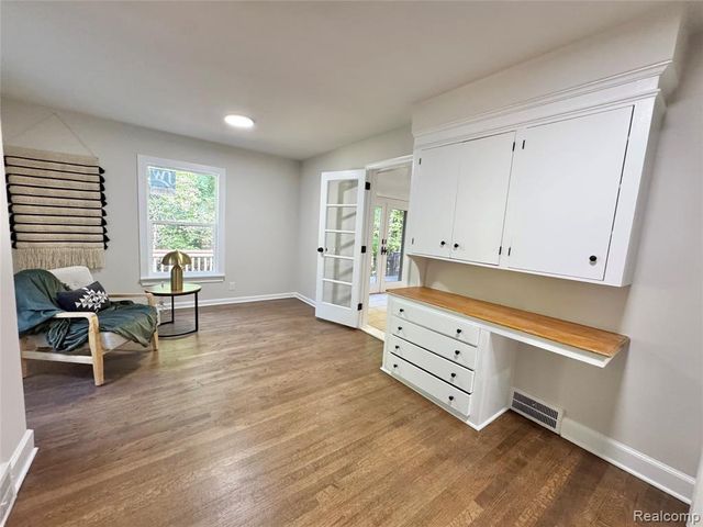 25400 Larkins Street, Southfield, MI 48033