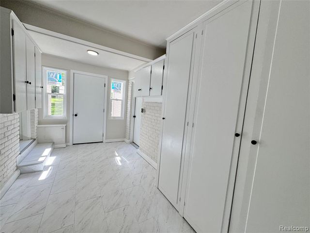 25400 Larkins Street, Southfield, MI 48033
