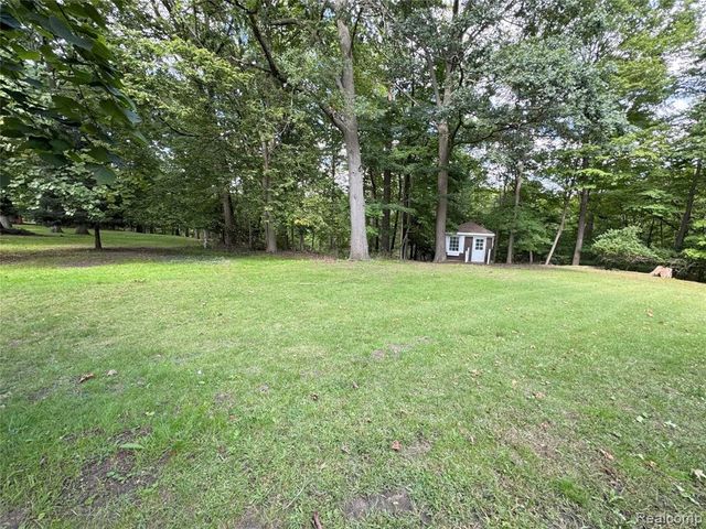 25400 Larkins Street, Southfield, MI 48033