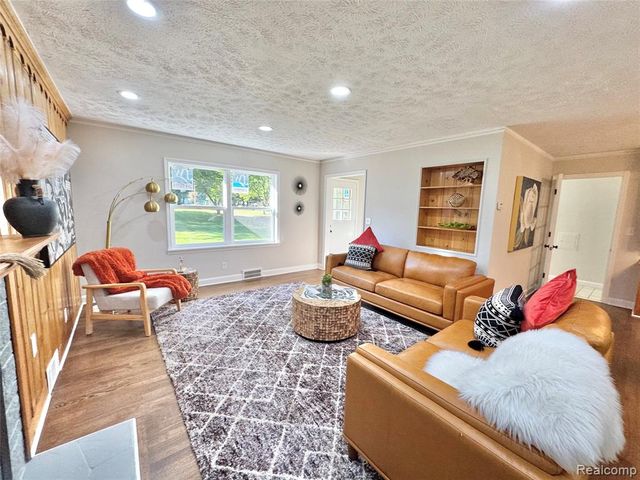 25400 Larkins Street, Southfield, MI 48033