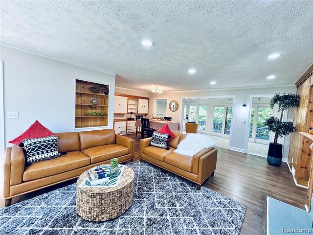25400 Larkins Street, Southfield, MI 48033