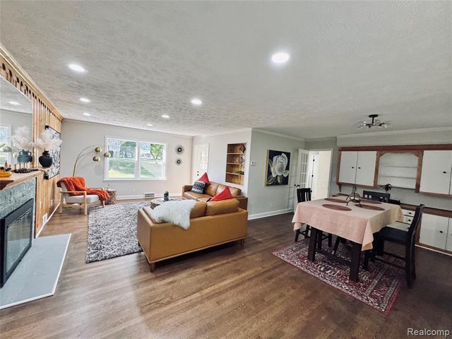 25400 Larkins Street, Southfield, MI 48033
