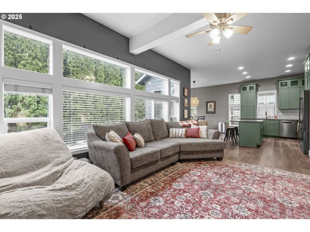 5858 POPPY HILLS St Se, Salem, OR 97306