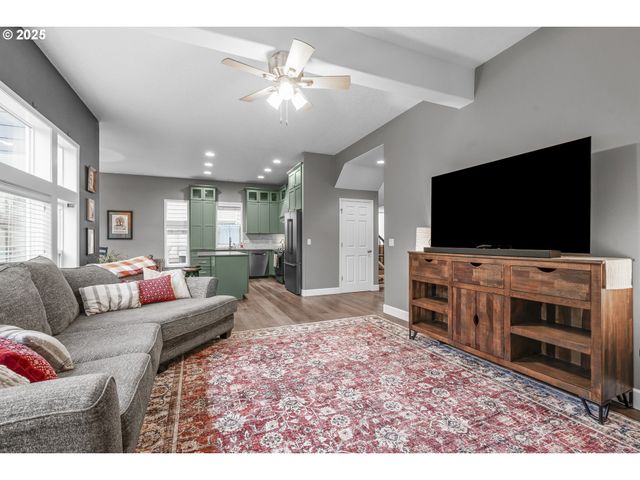 5858 POPPY HILLS St Se, Salem, OR 97306