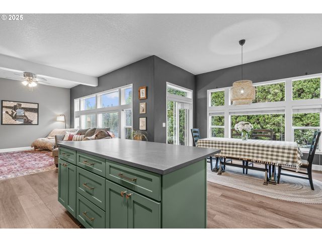 5858 POPPY HILLS St Se, Salem, OR 97306