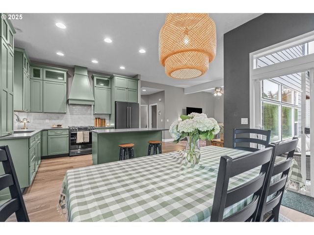 5858 POPPY HILLS St Se, Salem, OR 97306