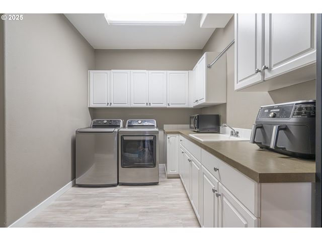 5858 POPPY HILLS St Se, Salem, OR 97306