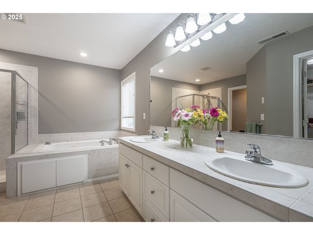 5858 POPPY HILLS St Se, Salem, OR 97306