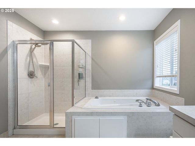 5858 POPPY HILLS St Se, Salem, OR 97306