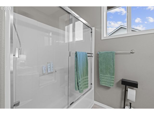 5858 POPPY HILLS St Se, Salem, OR 97306