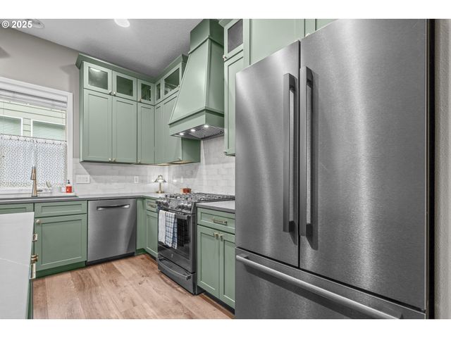 5858 POPPY HILLS St Se, Salem, OR 97306