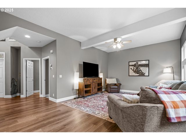 5858 POPPY HILLS St Se, Salem, OR 97306