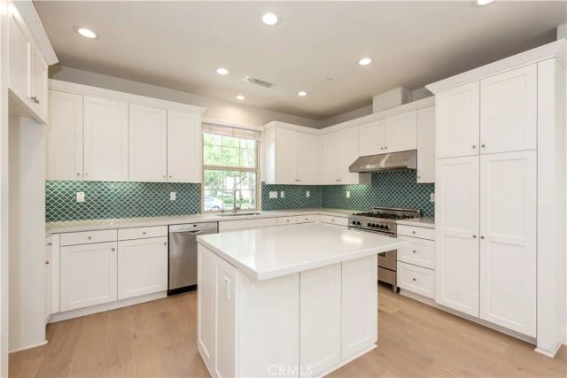 152 Excursion, Irvine, CA 92618