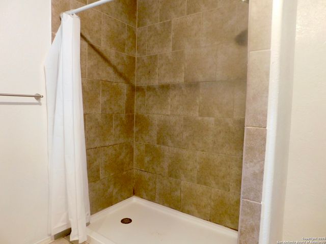 30 CRESTLINE DR, Pleasanton, TX 78064