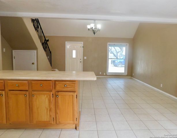 30 CRESTLINE DR, Pleasanton, TX 78064